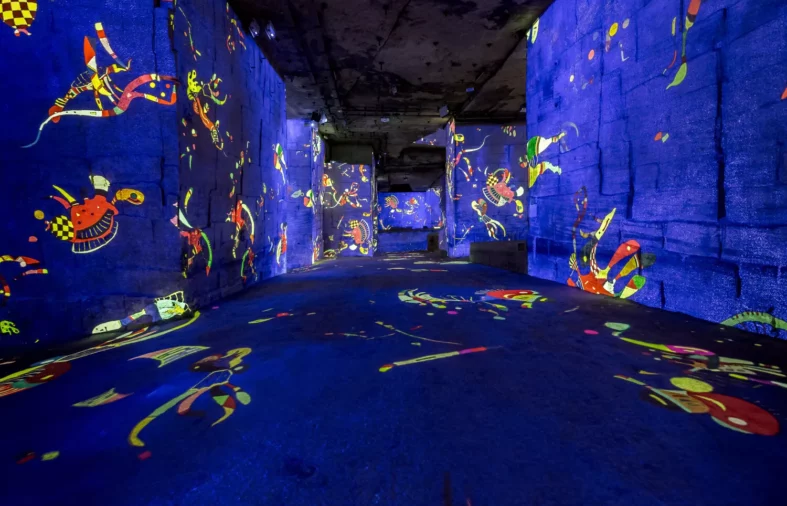 Les Carrières de Lumières : Un Voyage Immersif à Travers l’Art et l’Histoire